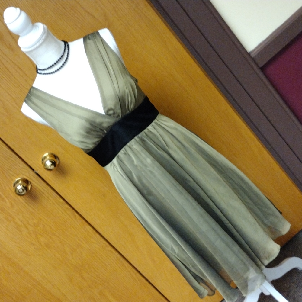 Olive 🫒 Chiffon Dress w/Black Sash SZ M Ladies